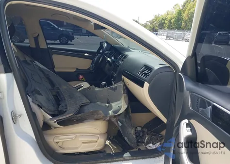 2016 Volkswagen Jetta 1.8T Sel z USA, uszkodzony, nr VIN 3VWL07AJ3GM305218